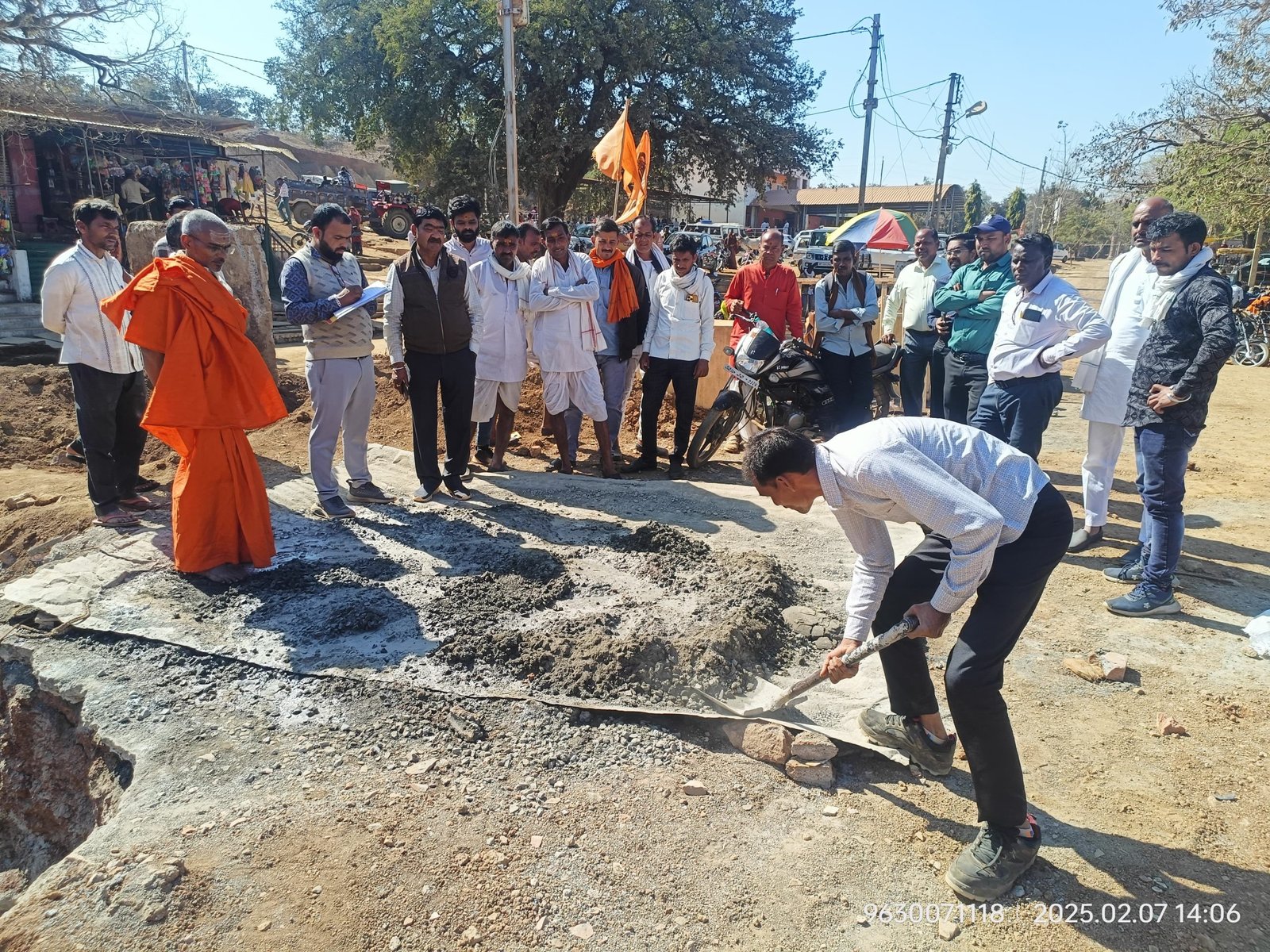 बाबा बैजनाथ लोक के निर्माण कार्य में लगे घटिया कंस्ट्रक्शन लगाने के आरोप, करवाई करने पहुंचा पीडब्ल्यूडी का जांच दल, कंस्ट्रक्शन के नमूने लेकर जांच हेतु भेजे लैब में