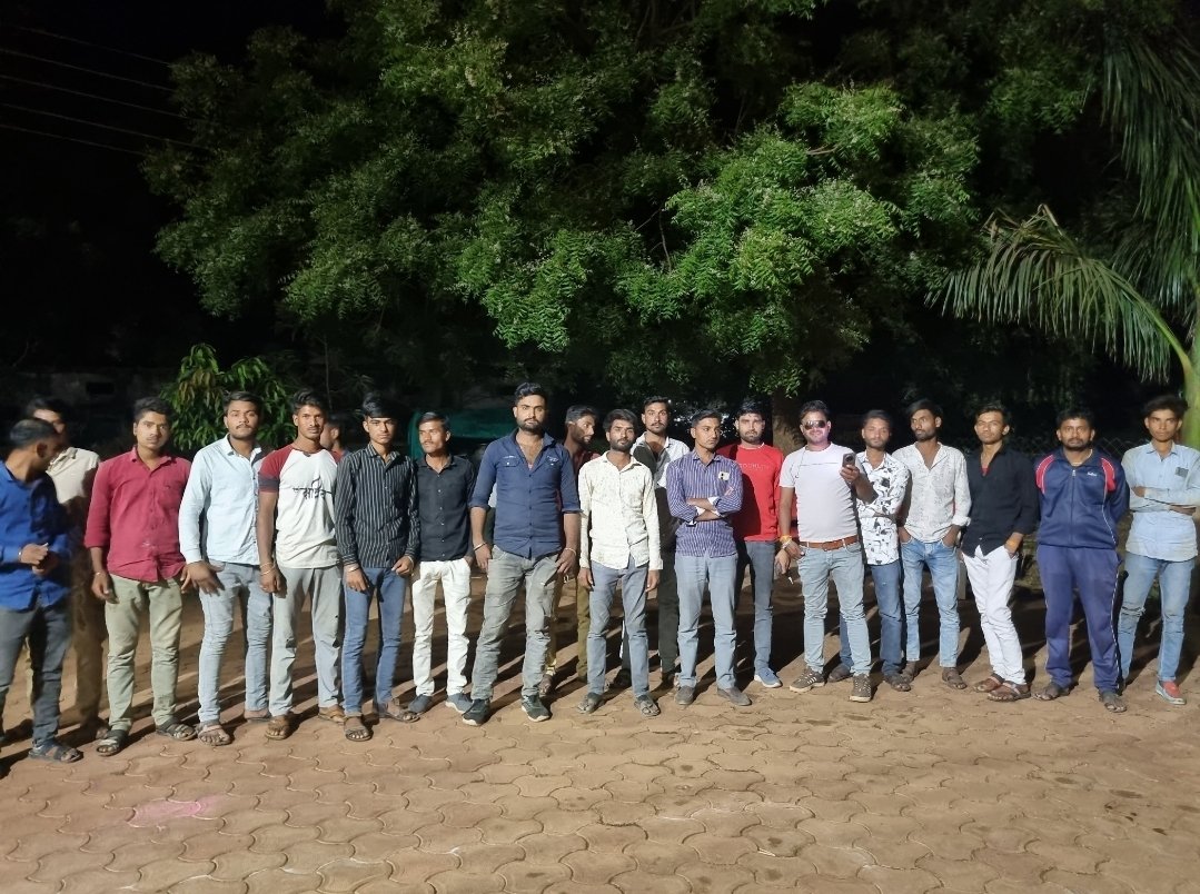 शराब के नशे में युवक ने हनुमान जी की मूर्ति को किया खंडित, कार्रवाई की मांग को लेकर बड़ी संख्या में ग्रामीण पहुंचे आगर कोतवाली थाने पर