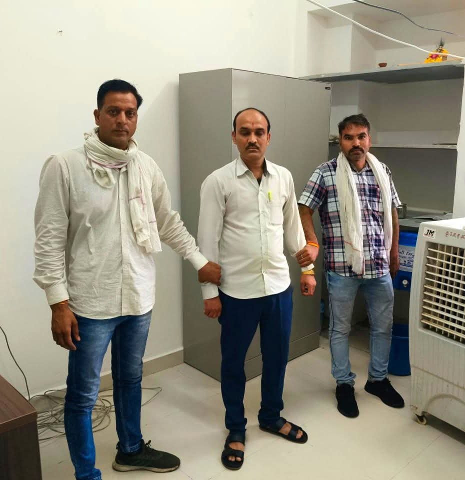 प्लांट का डायवर्सन के नाम पर SDM के बाबू ने मांगे 15 हजार रुपए, 5000 लेते समय लोकायुक्त ने किया रंगेहाथ गिरफ्तार