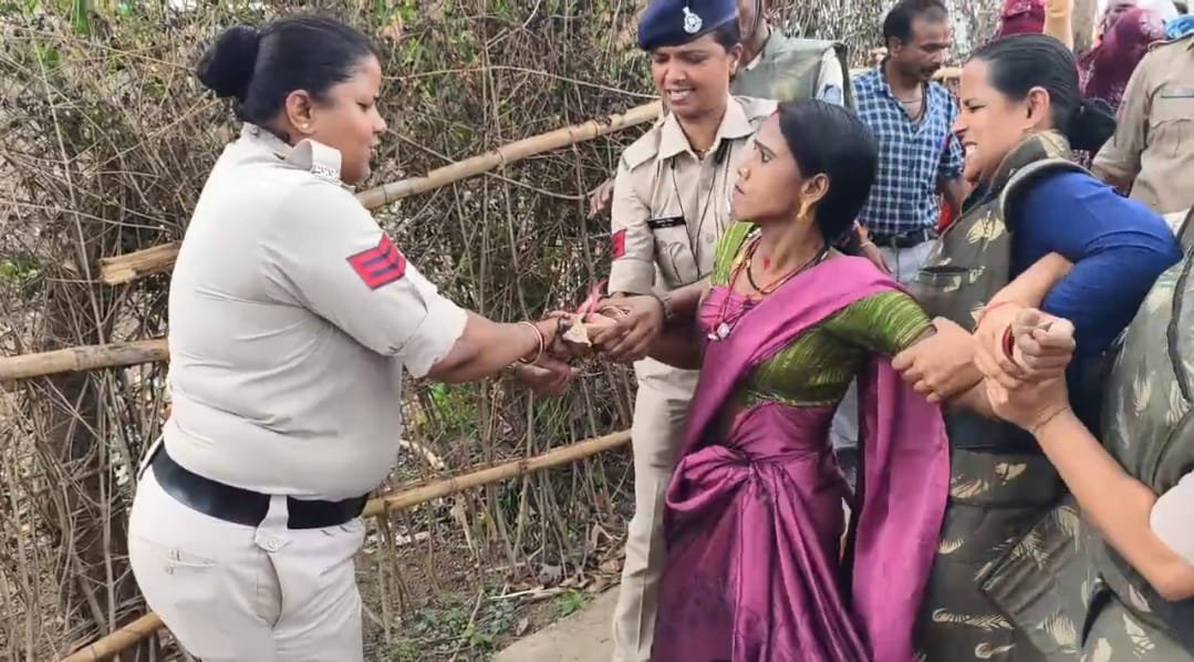 शासकीय भूमि पर अतिक्रमण हटाने गई टीम से भिड़े कब्जाधारी, हंगामा एवं हथियार लेकर पहुंचे