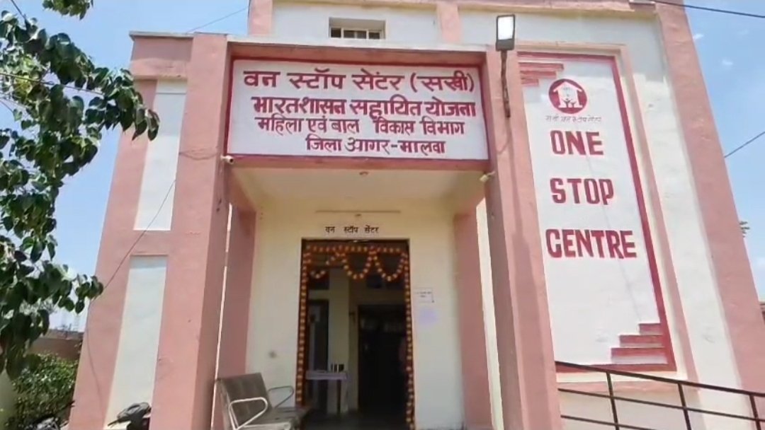 रक्षक ही निकले भक्षक, जहां सुरक्षा मिलती उन्होंने ने ही युवती को नशीली दवाएं देकर व मारपीट कर अनजान लोगों से जबरन संबंध बनाने को किया मजबूर, पुलिस जुटी मामले की जांच में