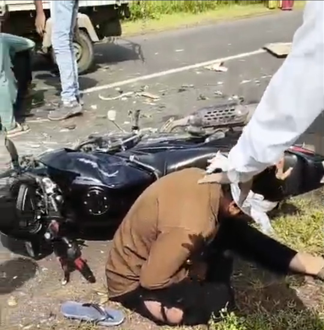 आगर जिले में सड़क दुर्घटना में मां हुई घायल तो बेटे की हुई मौत, देखें घटना का वीडियो