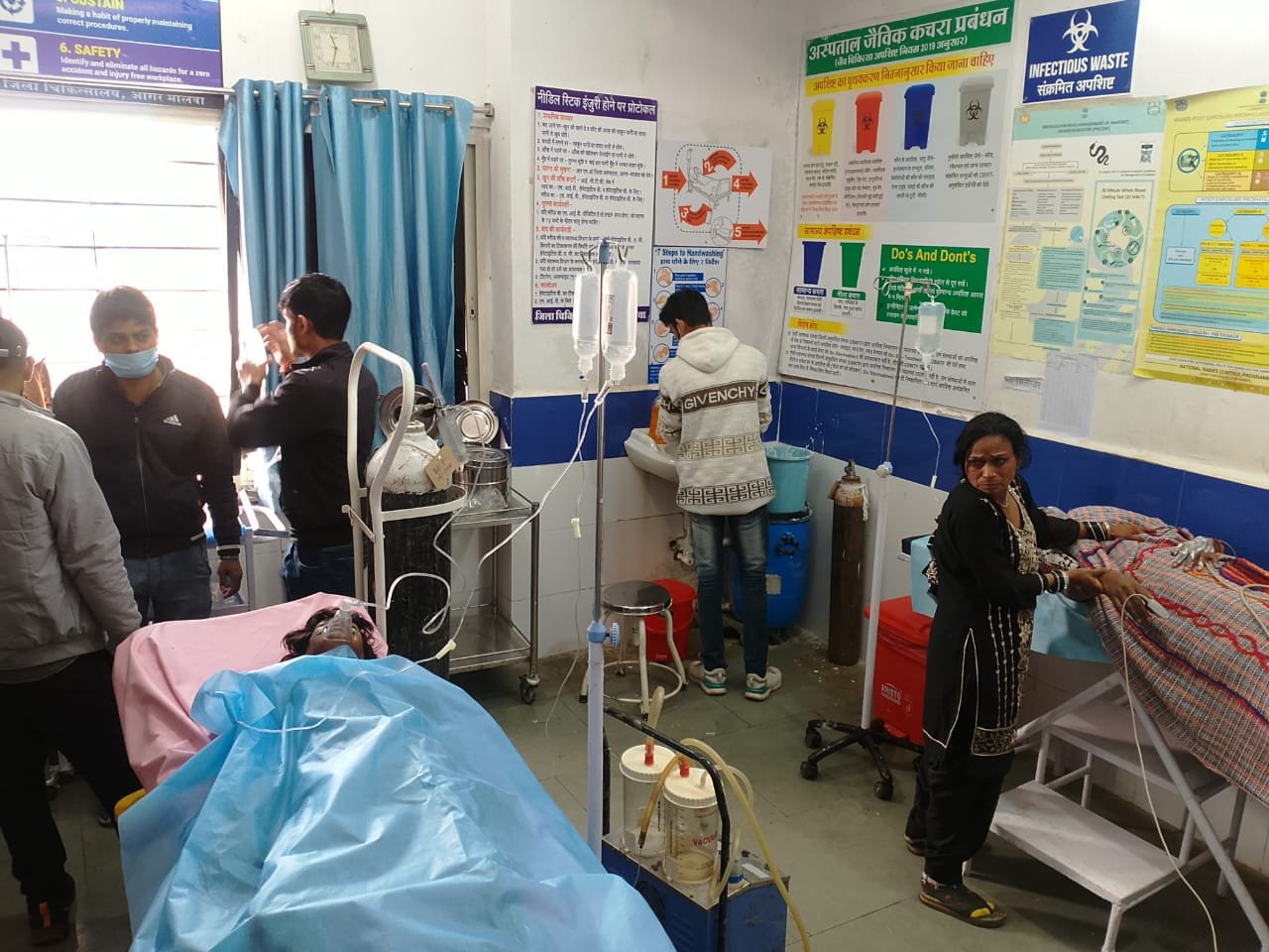 पतंग ने ले ली मासूम की जान: पतंग लूटते समय बिजली के तार में झुलसी मासूम, बचाने गई महिला भी हुई घायल, मासूम ने आगर जिला अस्पताल में तोड़ा दम