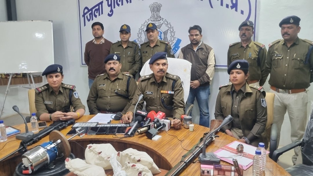आगर पुलिस की अन्य राज्य में नशीले पदार्थ की मैन्युफैक्चरिंग फैक्ट्री पर दबिश, करीब  05 करोड़ रुपए का मशरूका किया बरामद