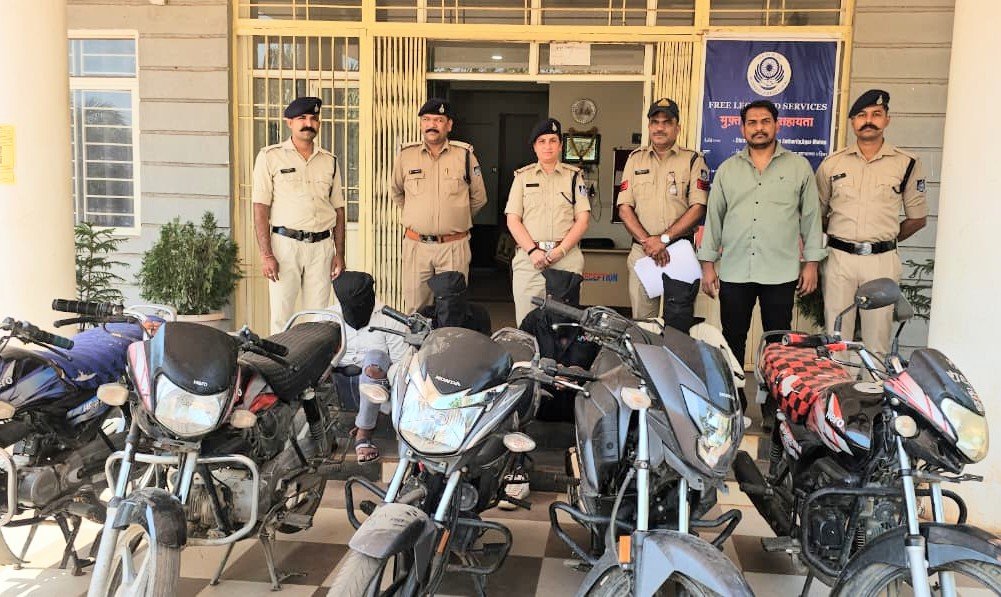 नशे के आदि युवकों ने खर्चा-पानी निकालने के लिए बाइक चोरी की बनाई गैंग, आगर कोतवाली थाना प्रभारी शशि उपाध्याय ने चार आरोपी को दबोचा, पांच बाइक बरामद