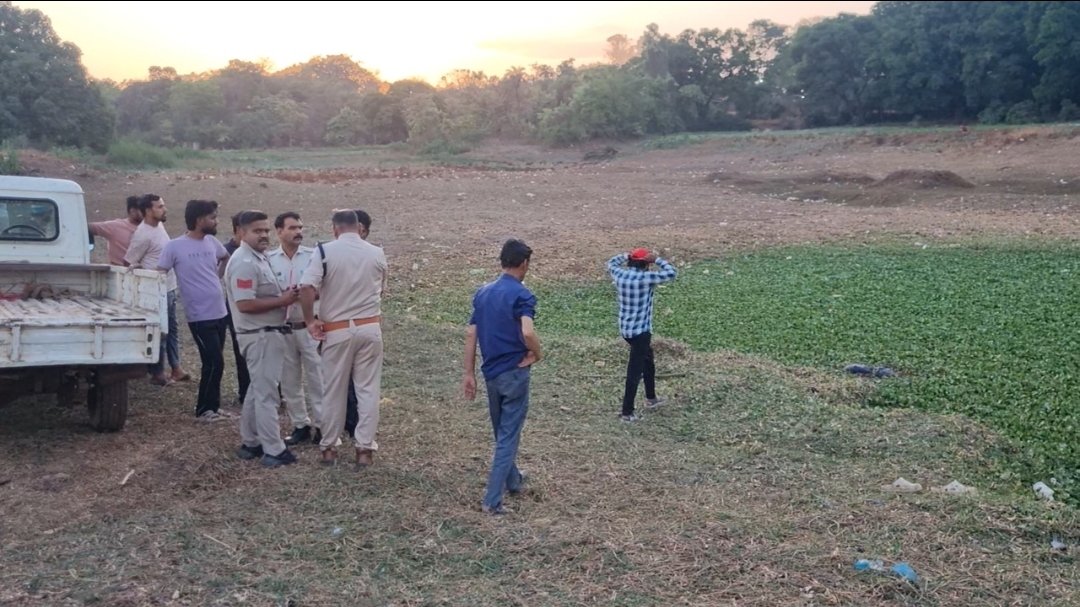 आगर मालवा: रातोड़िया तालाब क्षेत्र में पानी व जलकुंभी पर तैरता मिला शव, घटनास्थल पर हुई भीड़ जमा, पुलिस कर रही जांच!