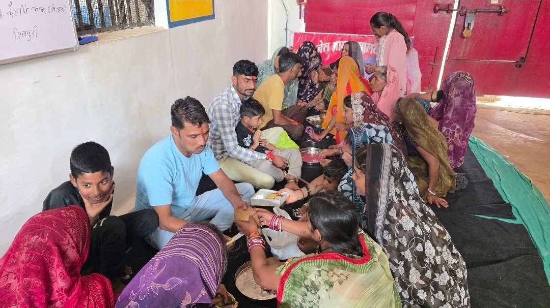 आगर में जेल की सलाखों के पीछे भावुक हुआ रक्षाबंधन: 97 कैदियों को 258 बहनों ने बांधी राखी, जैल में बंद भाई व बहन के छलके आंसू