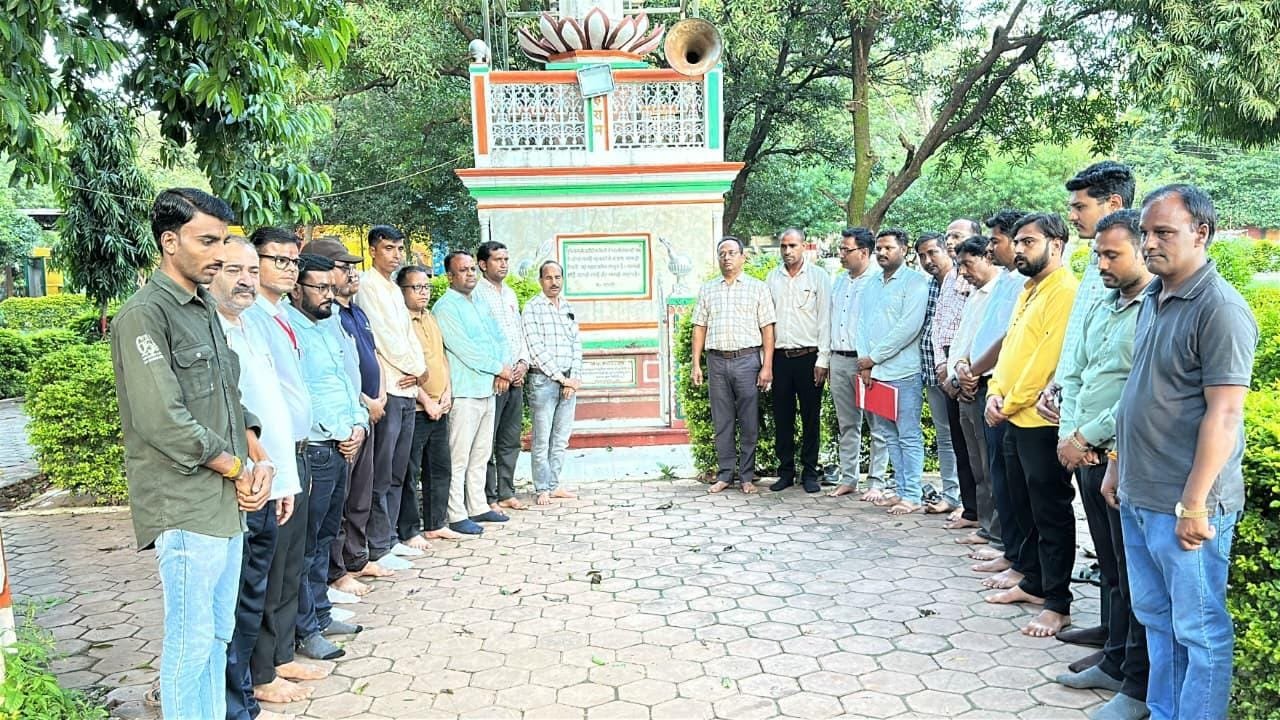 “भाजपा व सेवा संकल्प अभियान” समाचारों का बहिष्कार! कलेक्टर नहीं हटे तो पत्रकारों का चरणबद्ध आंदोलन जारी, CM को ज्ञापन के बाद भी कार्रवाई नहीं होने से नाराजगी
