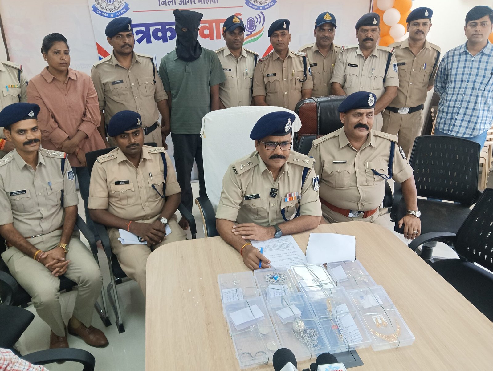 आगर पुलिस का बड़ा धमाका: अंतरराज्यीय ‘चड्डी-बनियान’ गिरोह का पर्दाफाश, 2 गिरफ्तार, अटल कॉलोनी चोरी के बाद एक्शन में आई पुलिस, 9 लाख का मशरूका बरामद