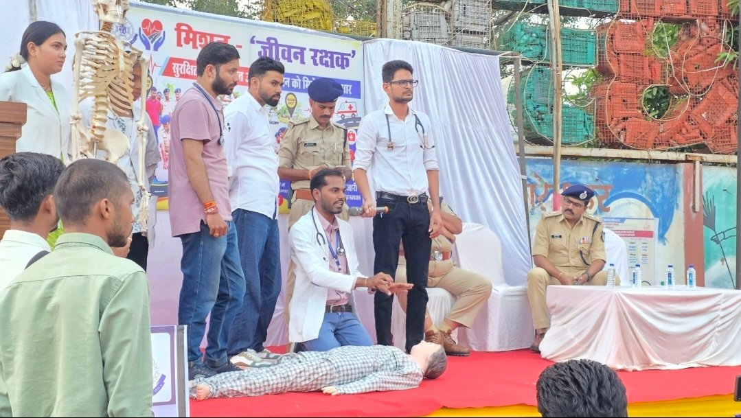 आगर पुलिस का जीवन रक्षक मिशन, दुर्घटना होने पर डर जाना नहीं, जान बचाने पर आम आदमी बनेगा हीरो और मिलेंगे ₹25000 तक की राशि, डॉक्टरों ने CPR व चोंट से अतिरिक्त रक्तस्राव को रोकने सहित दी महत्वपूर्ण जानकारी।