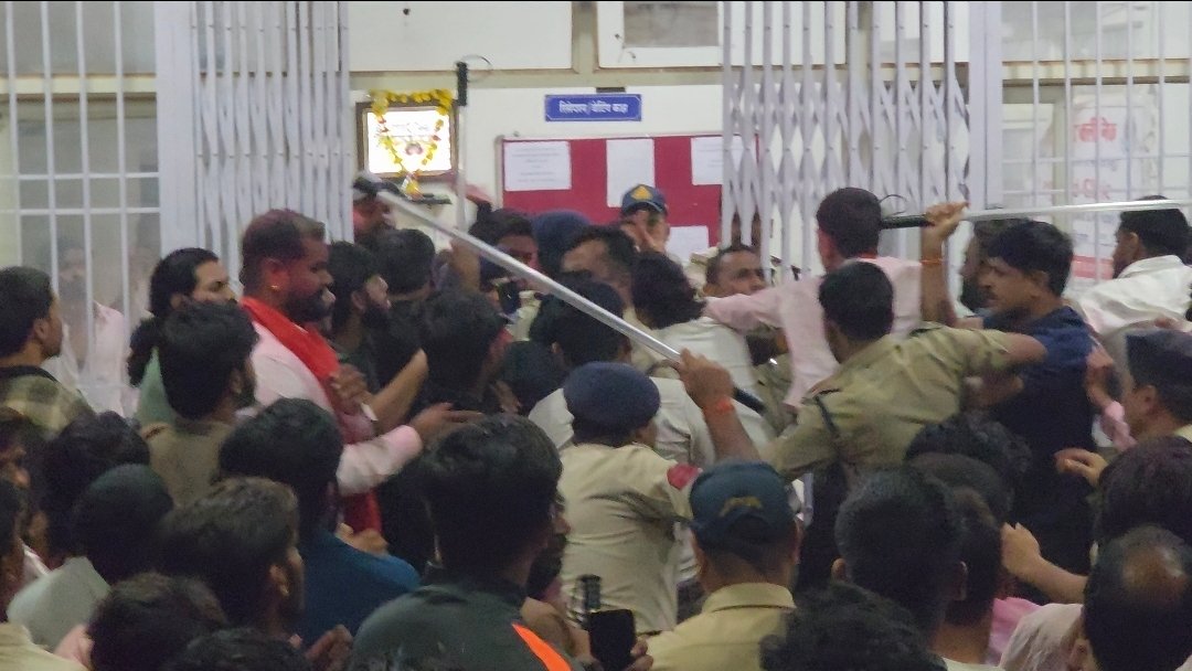 गणेश विसर्जन जुलूस के दौरान दो पक्षों में विवाद, हाथापाई एवं मारपीट, थाने पहुंची गणेश जी की प्रतिमा; पुलिस की तत्परता से हुआ विसर्जन