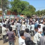नगद भुगतान न मिलने से भड़के किसान: आगर मंडी में हंगामा, छावनी नाका चौराहे पर चक्का जाम से नेशनल हाईवे थमा