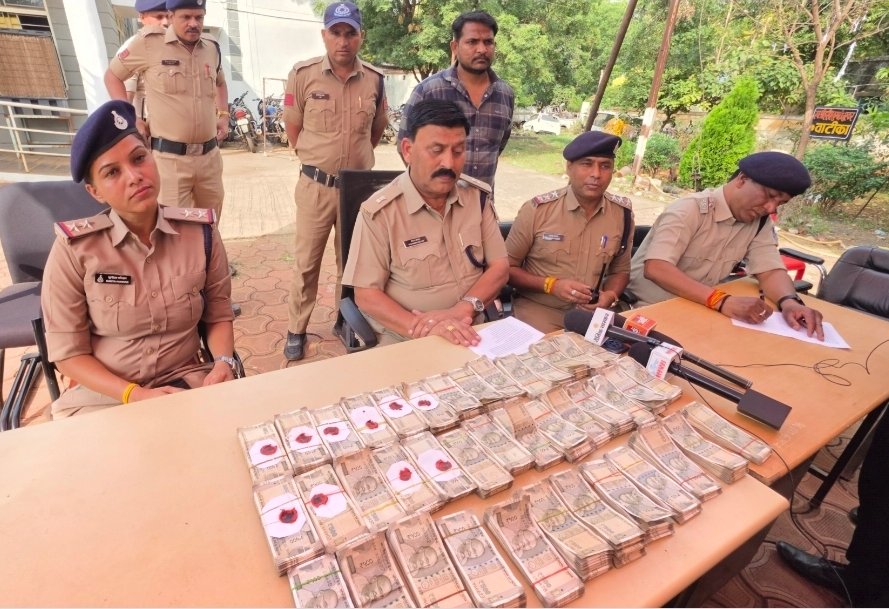 45 लाख रुपए में मजदूरों का सौदा करने वाला आरोपी पुलिस के हत्थे चढ़ा, 20 लाख रुपए कैश बरामद, करीब 40 ईंट भट्टा मालिकों को लगाया था चूना